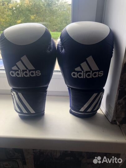 Боксерские перчатки adidas
