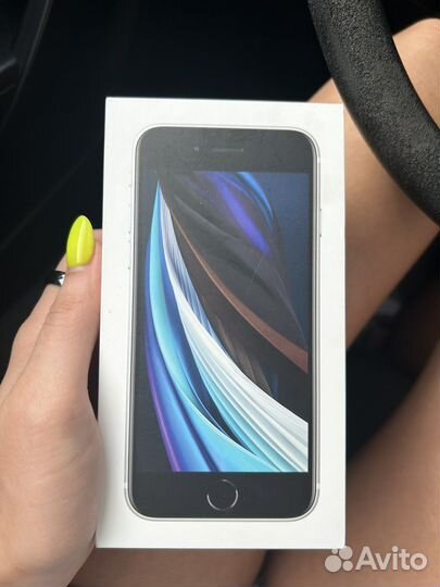 Телефон iPhone se 2020