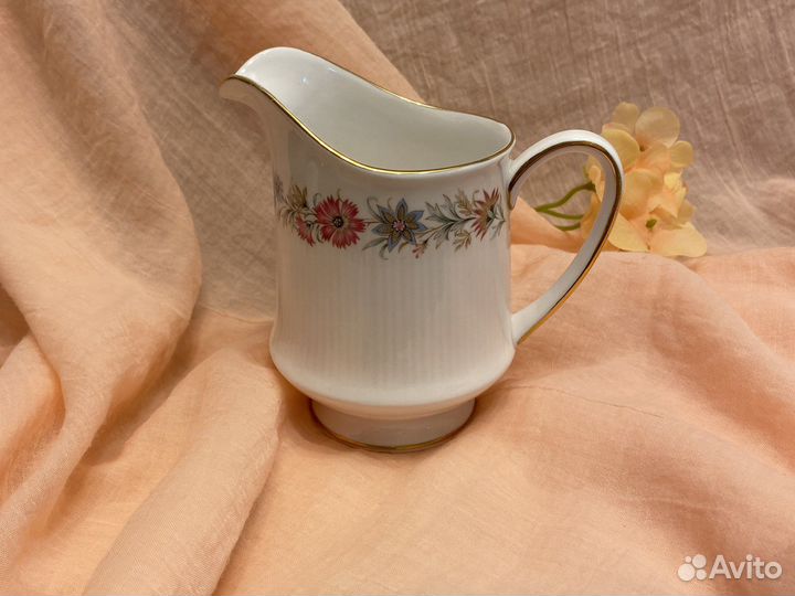 Вазочка,сливочник фарфор Англия