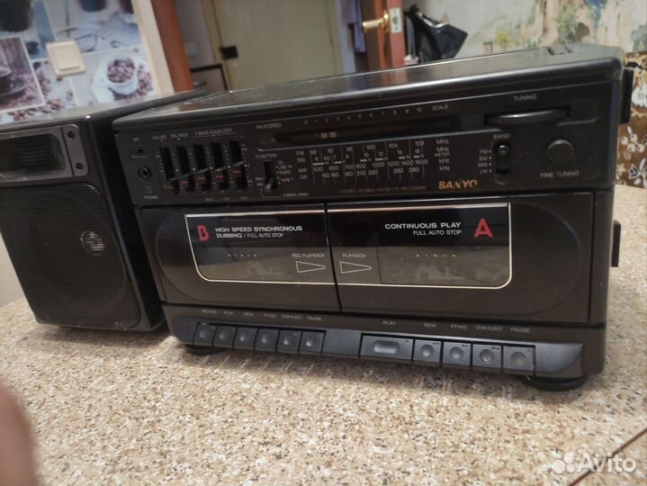 Японский магнитофон Sanyo