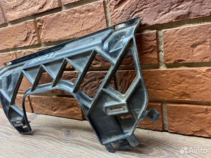 Кронштейн заднего бампера правый Mercedes W166 AMG