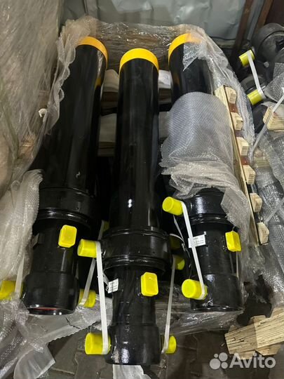 Гидроцилиндр подъём двигателя