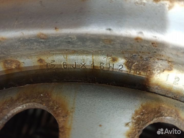 R16 Bridgestone Blizzak Spike-01 205/55, PCD 5x114.3 DIA 66.5