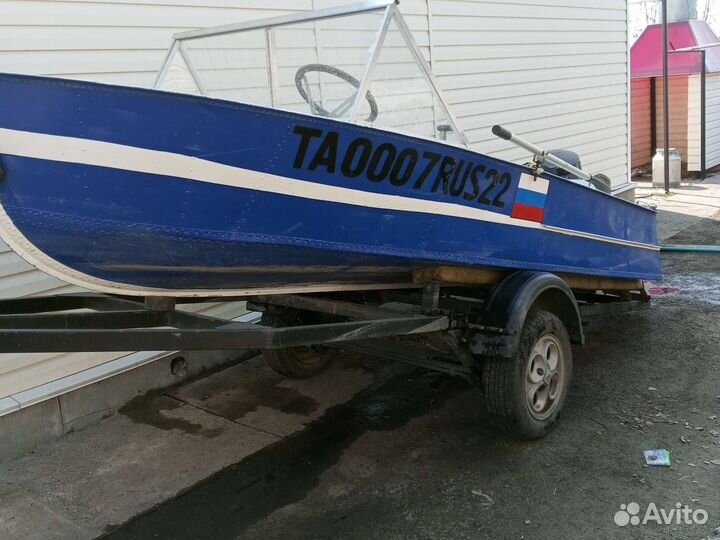 Лодка моторная