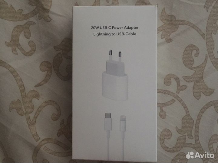 Usb кабель на iPhone с блоком