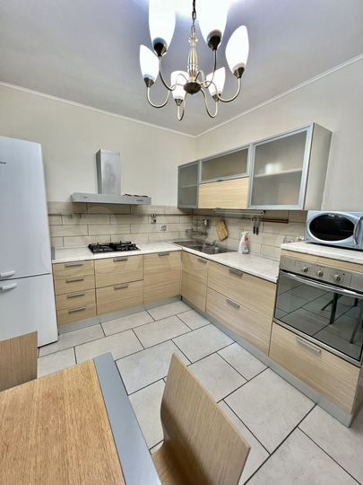 3-к. квартира, 100,7 м², 2/5 эт.