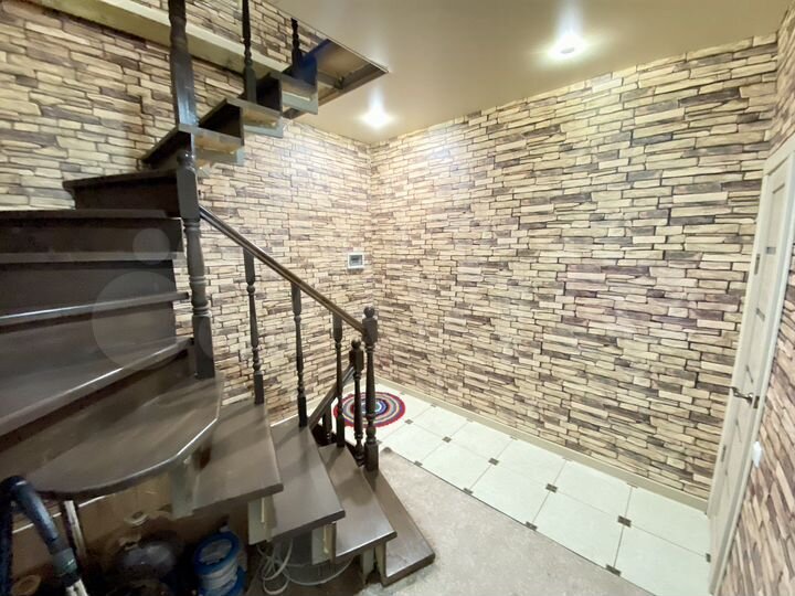 3-к. апартаменты, 94 м², 1/3 эт.