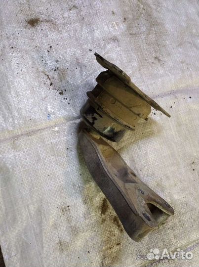 Подушка кронштейн двигателя фабия 1