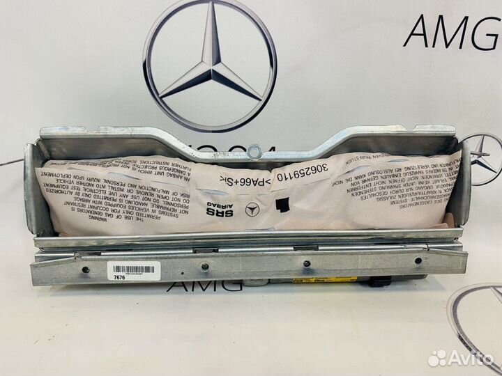 Подушка безопасности коленная Mercedes W204