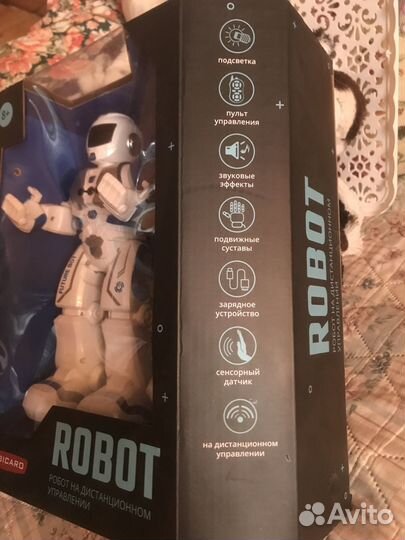 Игрушка робот с пультом