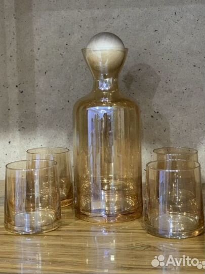 Графин со стаканами