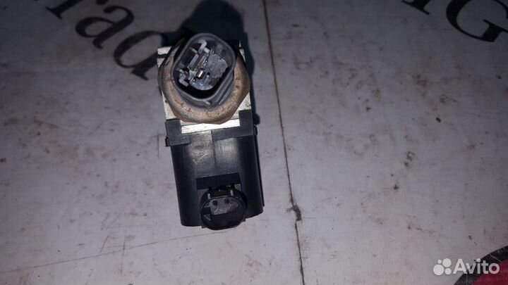 Клапан пневмоподвески на Mercedes W211 W219 W240