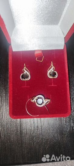 Золотой гарнитур с гранатом