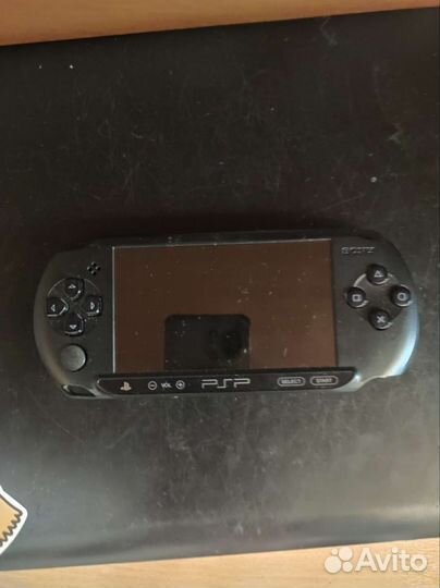 Sony PSP e1008 (стрит) + 4 игры и чехол