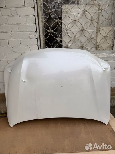 Капот на Лексу 570