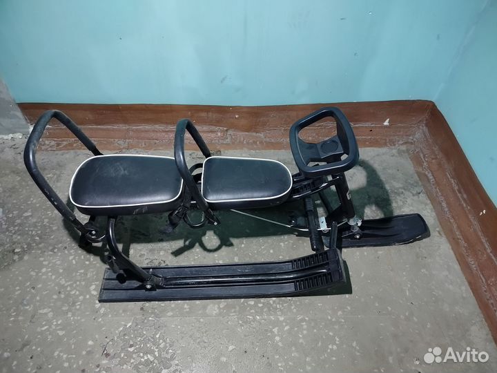 Детский снегокат с ручкой