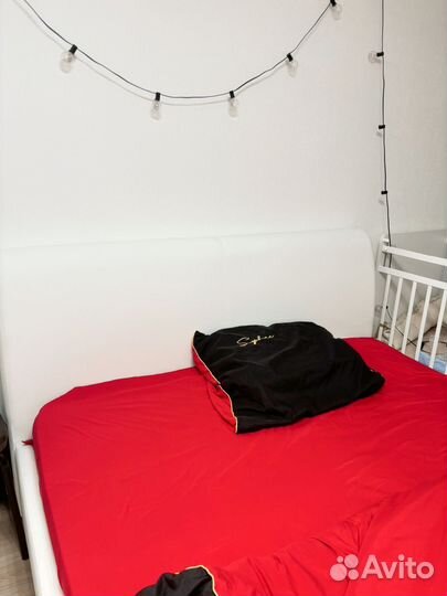 Продаю кровать с матрасом