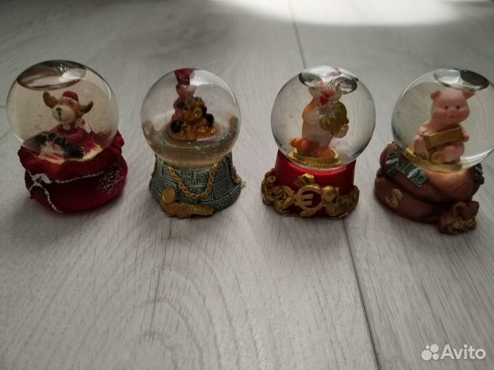 Стеклянные шарики с символом года