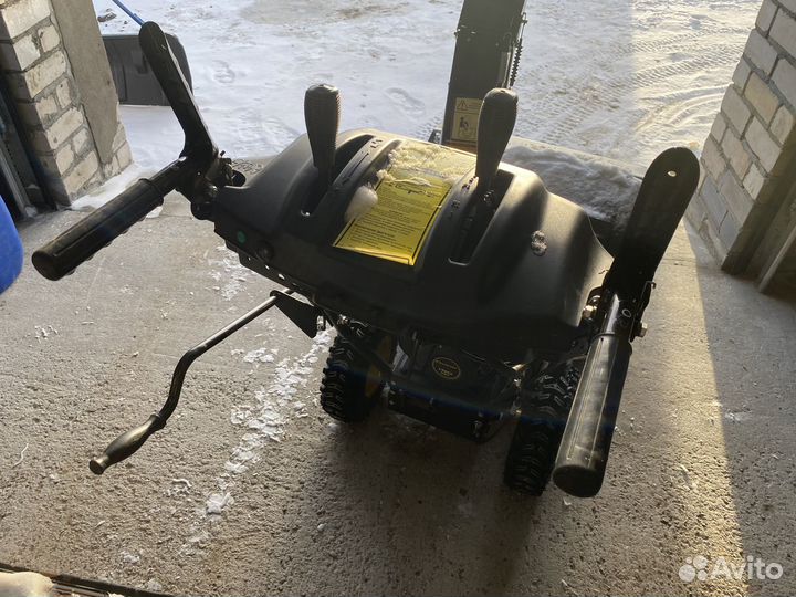 Снегоуборщик бензиновый Champion ST762E