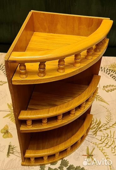 Угловая дубовая полочка