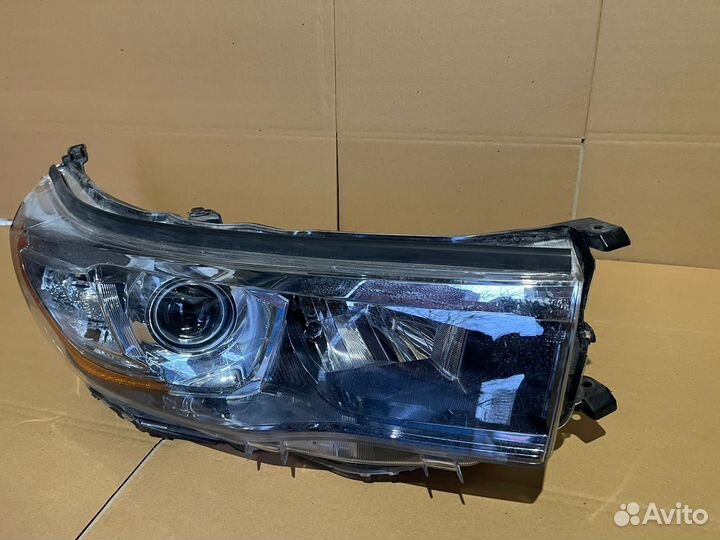 Фара правая Toyota Highlander U50 LED 2013-2017