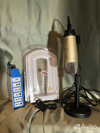 Студийный микрофон Behringer C-1U с держателем б/у