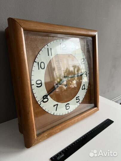 Механические настенные часы СССР, Дубовый корпус