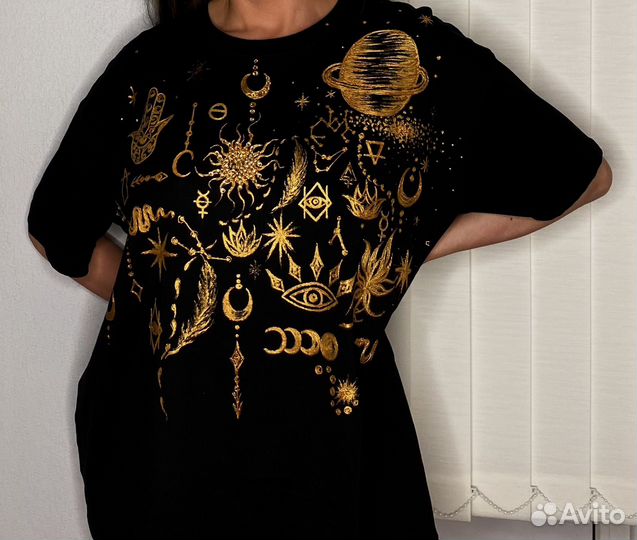 Ручная роспись на одежде. Мистические футболки