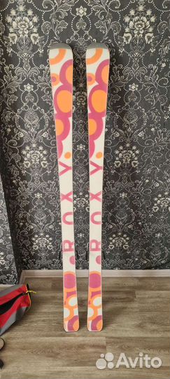 Горные лыжи roxy 162см и горнолыжный шлем