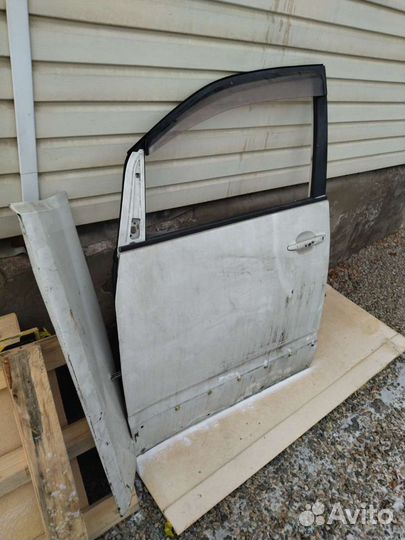 Дверь toyota noah