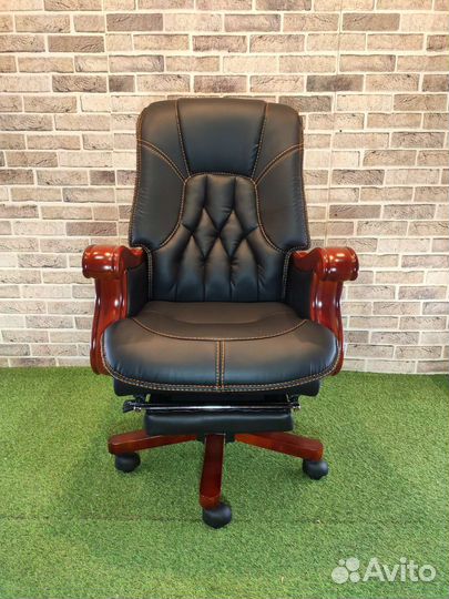 Офисное кресло руководителя