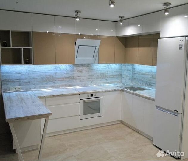 Кухонный гарнитур со стойкой