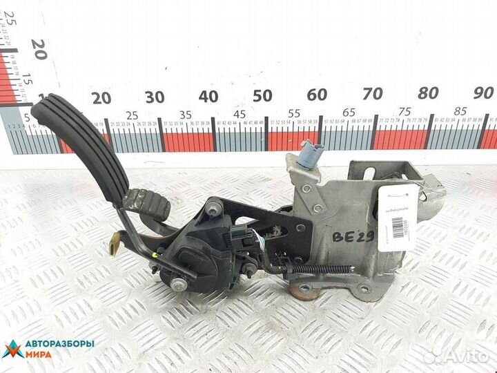 Педаль Renault Kangoo рест. 2009