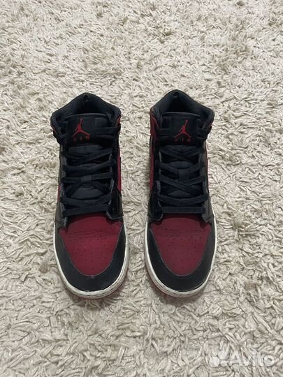 Кеды Nike Air Jordan 1 Mid EUR 40