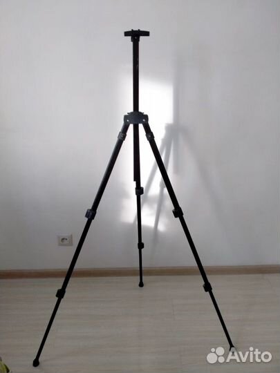 Тренога б/у, легкая (750 гр), удобная, раскладная