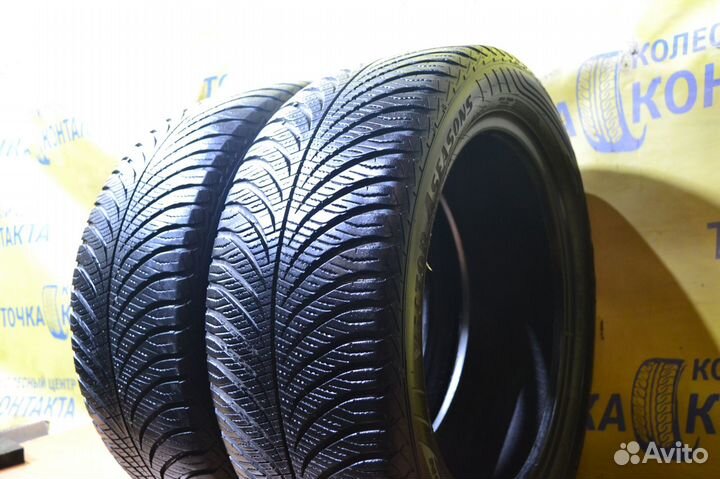 Goodyear Vector 4Seasons 215/50 R17