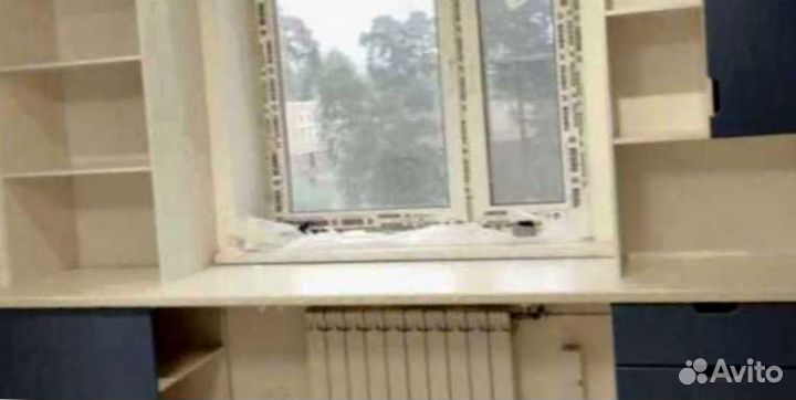 Рабочая зона в углу у окна