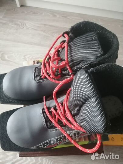 Продаются лыжные ботинки