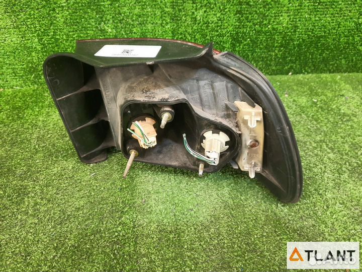 Фонарь задний левый toyota ipsum