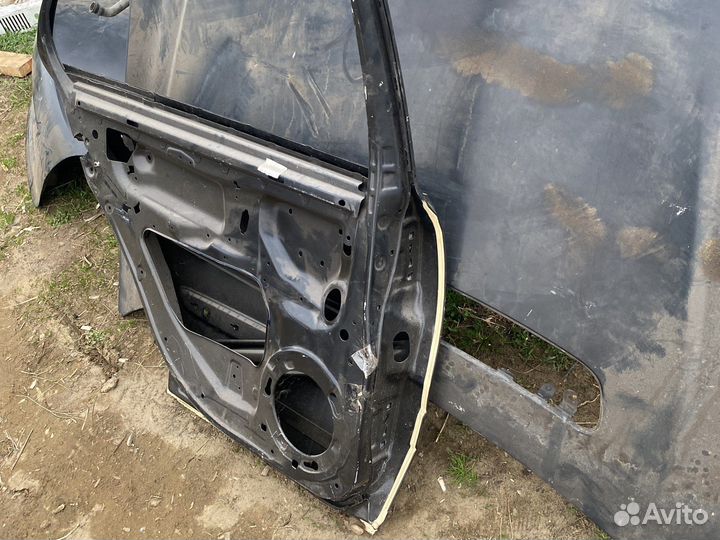 Заднне левая дверь новая Мерседес w211