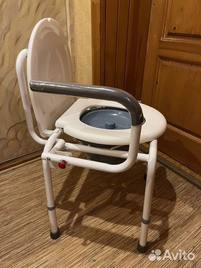 Новый санитарный стул с фиксатором