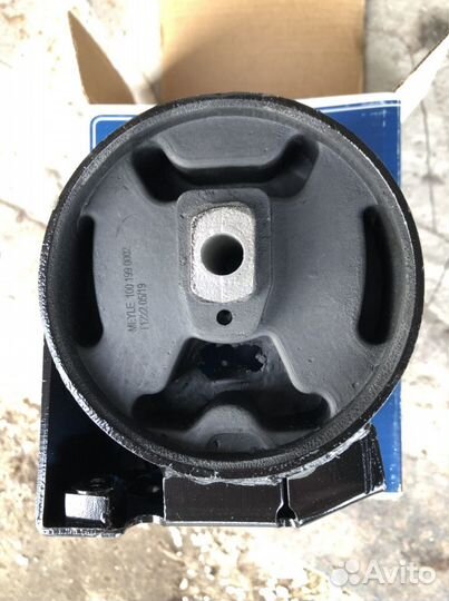 Подушка (опора) двигателя задняя правая