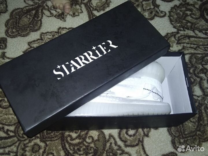 Изики женские новые