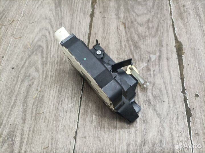 Замок двери передний правый Mini Cooper S хетчбэк