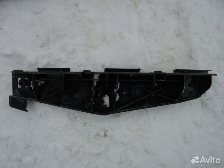 Крепление бампера переднее левое Toyota Premio