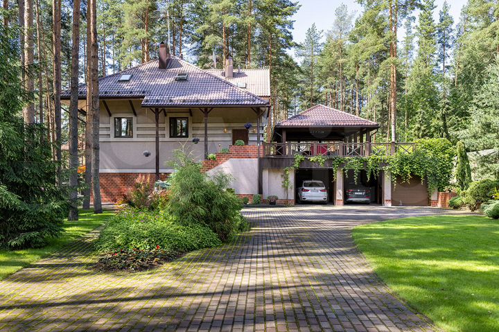 Коттедж 494 м² на участке 66 сот.