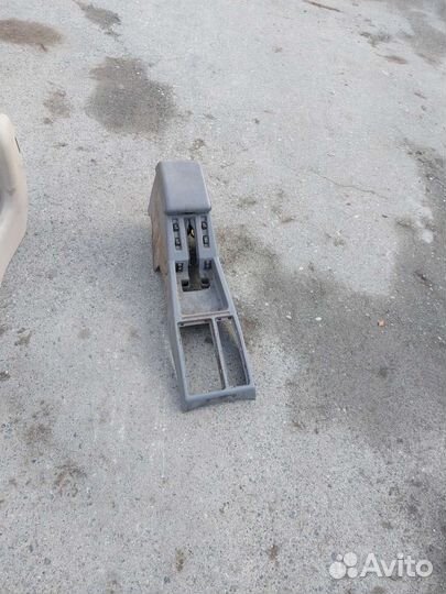 Подлокотник Nissan Terrano 2