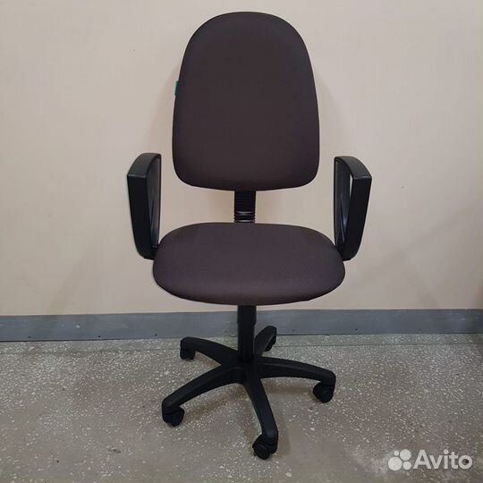 Офисное кресло
