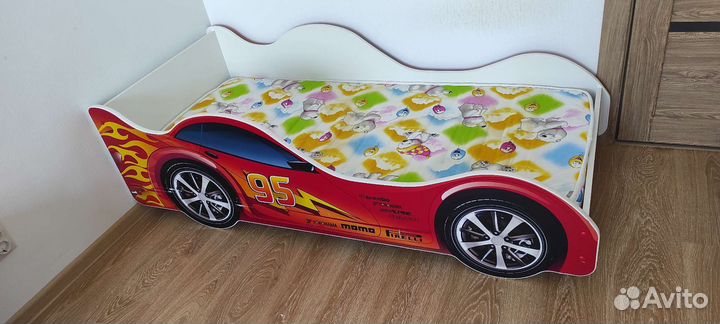 Детская кровать от 3 лет с матрасом машинка