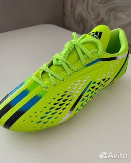 Футбольные бутсы adidas